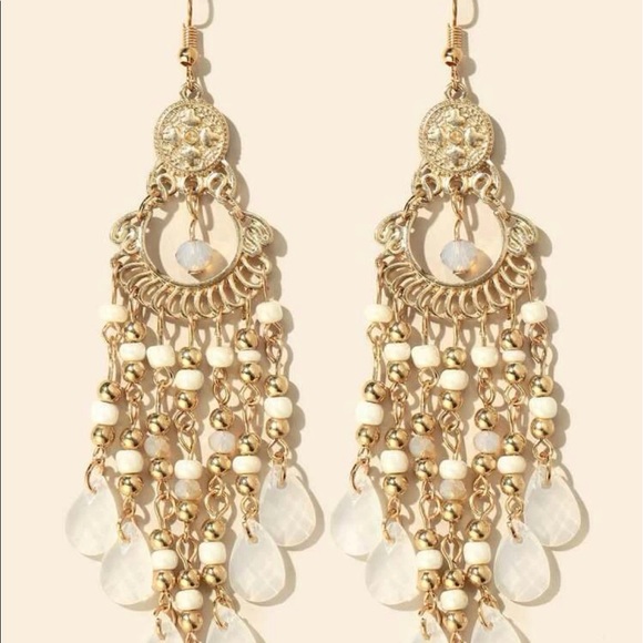 NWT White Dangle Earrings - Picture 3 of 3